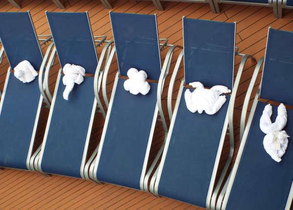 cruise-crafts-chairs-relax-towels-lounge-